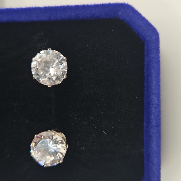 Elegant Cubic Zirconia Silver Studs - Picture 2 of 9